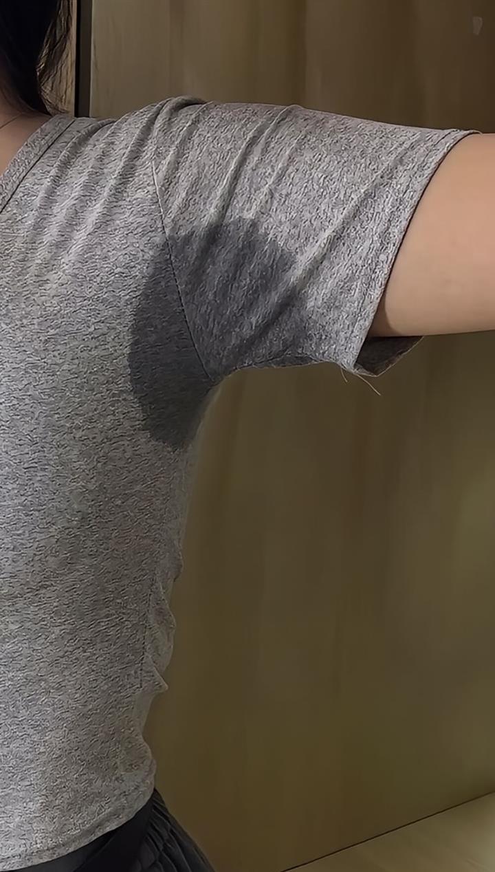 腋下流汗量較多狀態照片